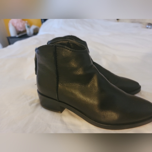 Dolce Vita Shoes - 💗 Dolce de Vita Tucker sip up black leather 2 1/2 Inches